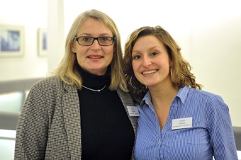 Ilka Knippel, Vorsitzende MiH e.V. und Katjana Pieper, erste Stipendiatin des MiH Bremen e. V.